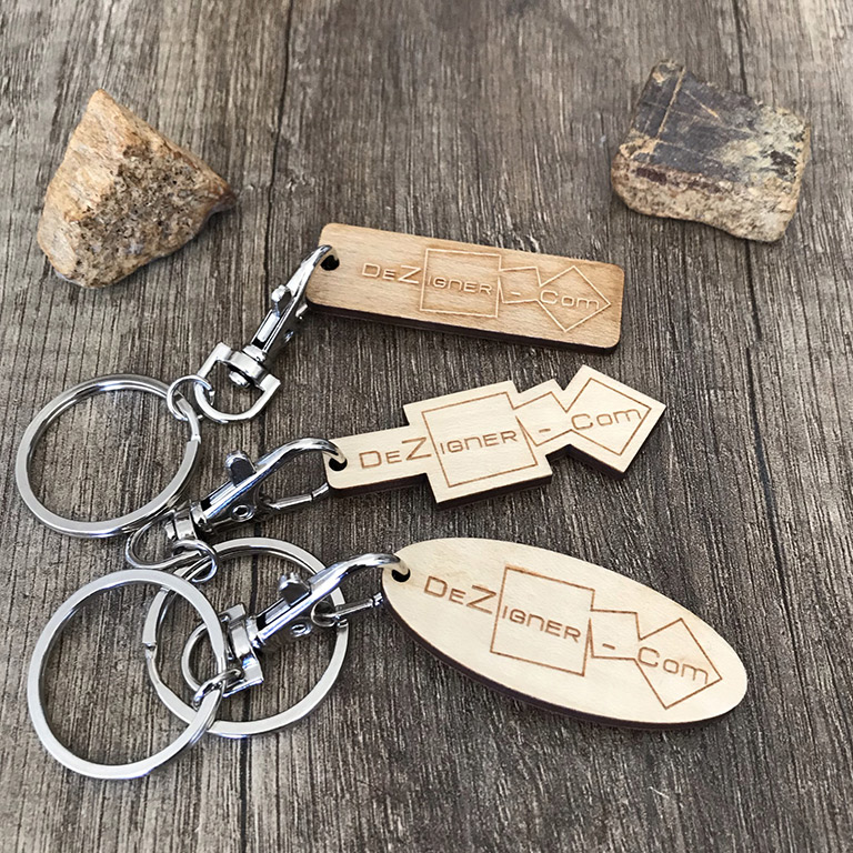 Porte-clés en bois lettre alphabet . Cadeau maitresse, maitre. Fabrication  artisanale . -  France